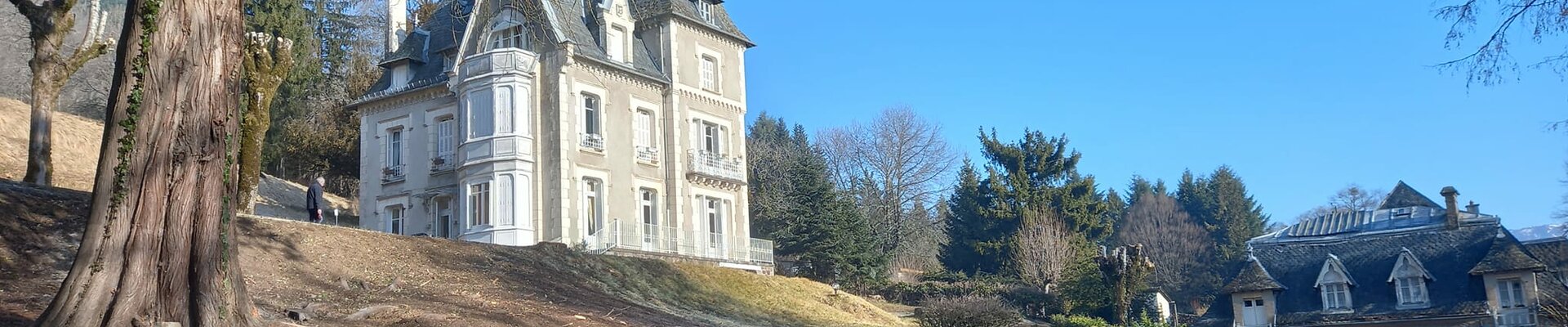 Le Castel Blanc demeure de maître à Vic-sur-Cère 